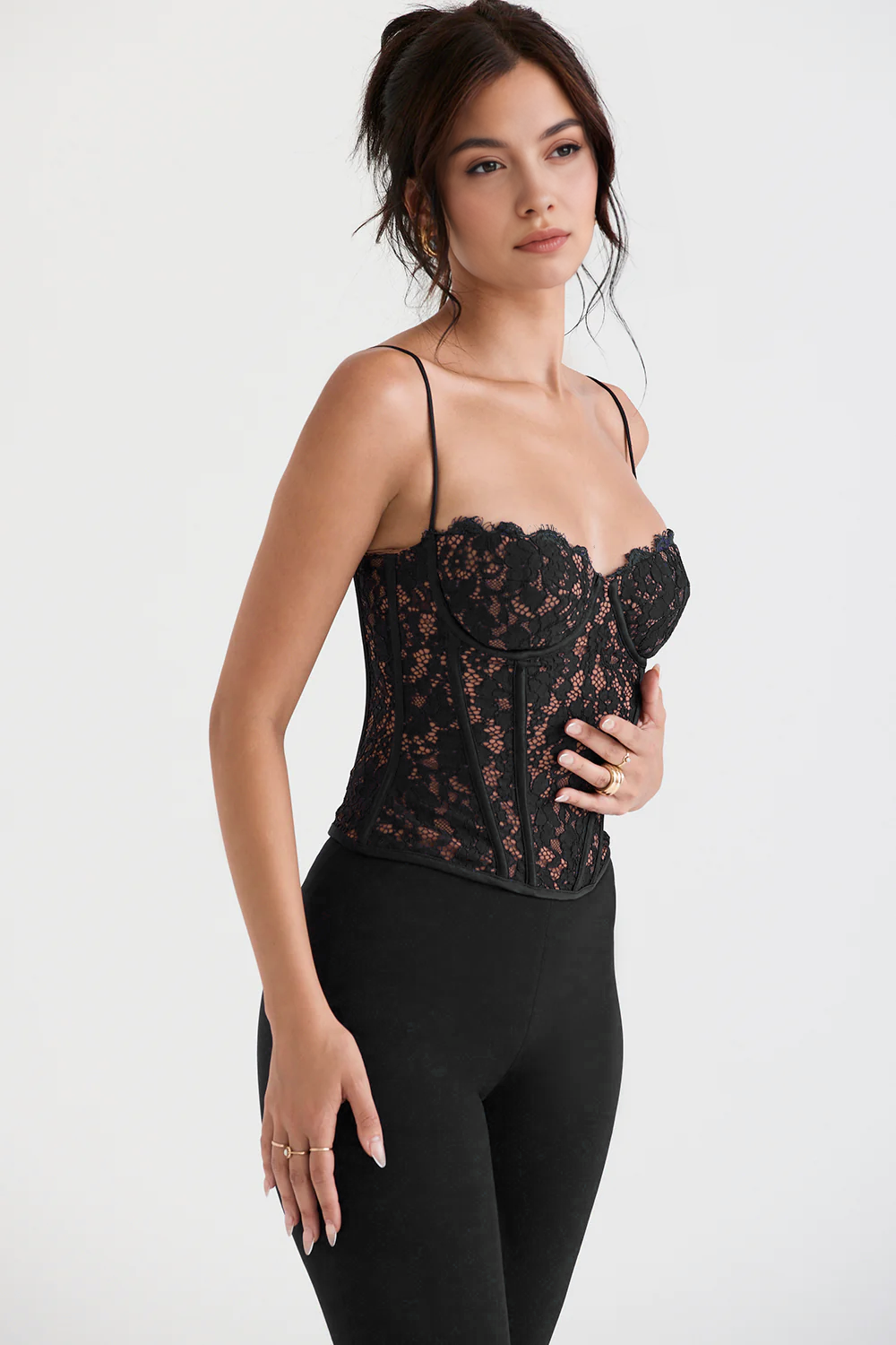 Corset Vyva Renda Samantha Preto visto lateralmente com estrutura leve