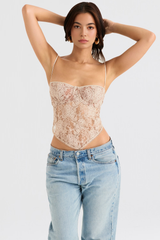 Corset modelador Isabel da Vyva, peça sofisticada em renda delicada com bojo interno e ajuste no sutiã.
