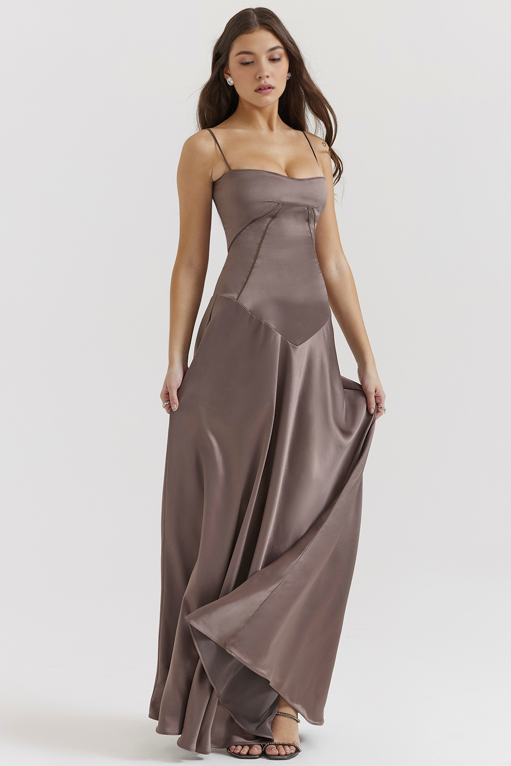 Detalhe do busto e modelagem acinturada do Vestido Vyva Bustier Marie