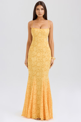 Modelagem acinturada do Vestido Longo Rebecca em jacquard