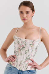 Modelo usando o Corset Vyva Modelador Sara em look sofisticado