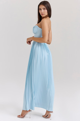 Modelo veste Vestido Bustier Alice elegante e versátil