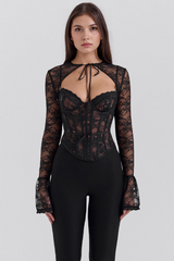 Modelo vestindo Corset Vyva Modelador Bela com casaquinho elegante