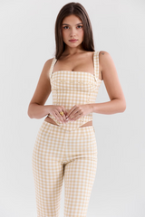 Modelo vestindo Corset Vyva Modelador Emilia em look despojado e elegante