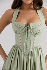 Modelo vestindo Vestido Vyva Modelador Amélia em produção glamourosa