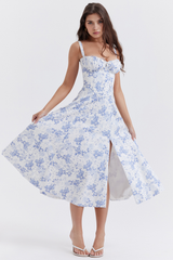Modelo vestindo o Vestido Vyva Bustier Marilia em look elegante