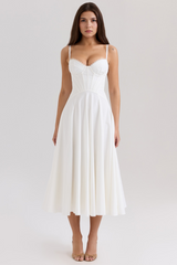 Vestido Vyva Bustier Estela elegante branco com barbatanas na cintura