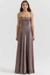 Vestido_Vyva_Bustier_Marie_elegante_preto_com_barbatanas_na_cintura