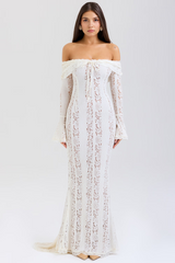 Vestido Vyva Longo Sofia com renda delicada e modelagem elegante