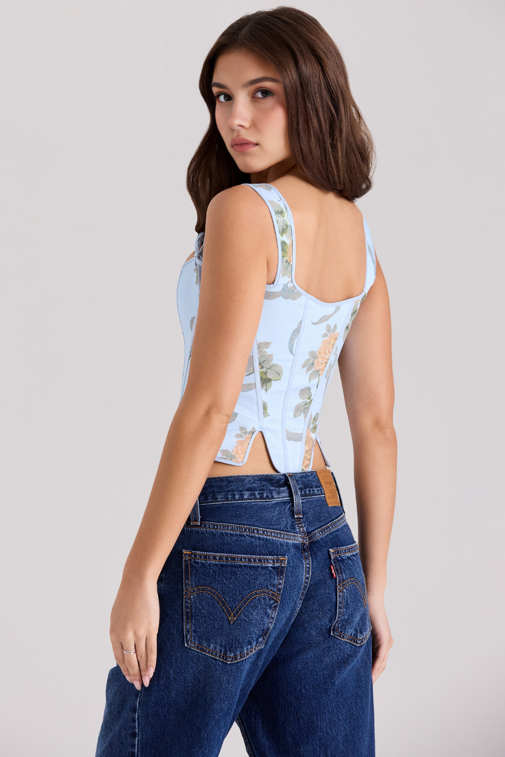 Vista lateral do Corset Vyva Modelador Mariana com caimento ajustado