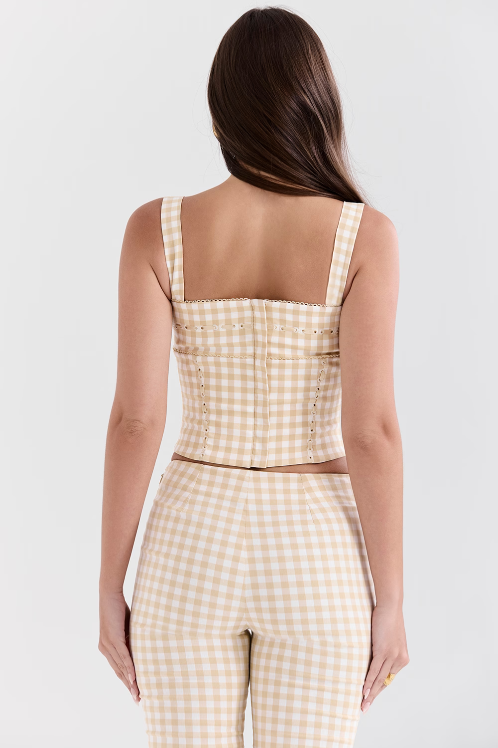 Vista traseira do Corset Vyva Modelador Emilia com caimento ajustado
