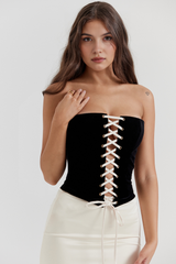 odelo veste Conjunto Corset Anahy com saia de cetim sofisticada
